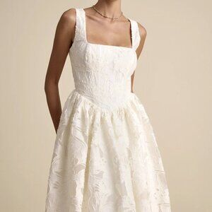 Lulu's Ivory Textured Sleeveless Square-Neck Wedding Dress